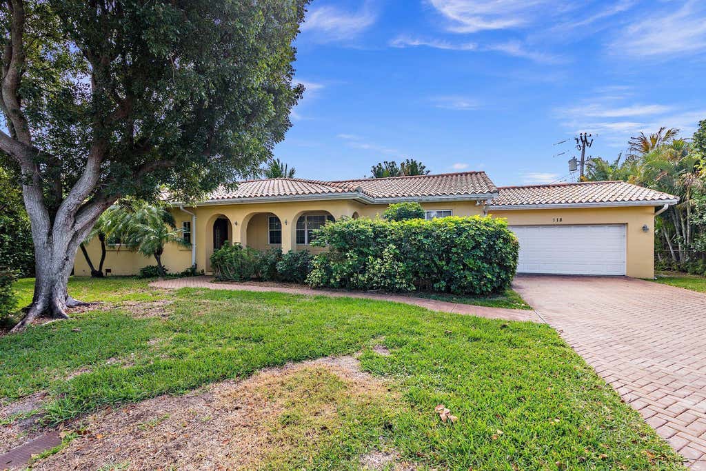 Photo of 118 Linda Lane, West Palm Beach, FL 33405 (MLS # B26038884)