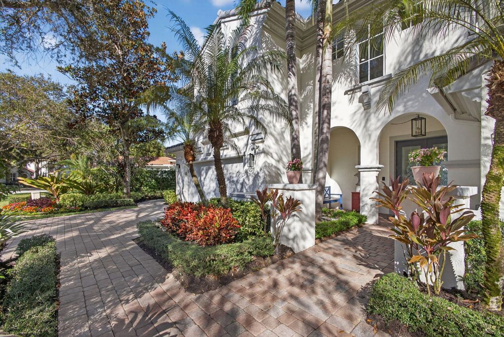 Photo of 1028 Vintner Boulevard, Palm Beach Gardens, FL 33410 (MLS # R11161346)