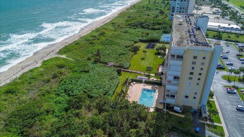 A home in Hutchinson Island