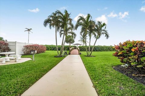 A home in Hutchinson Island