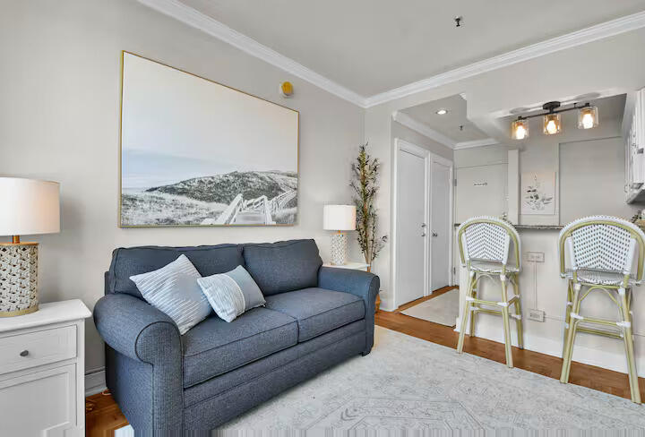 235 SUNRISE Avenue 3260