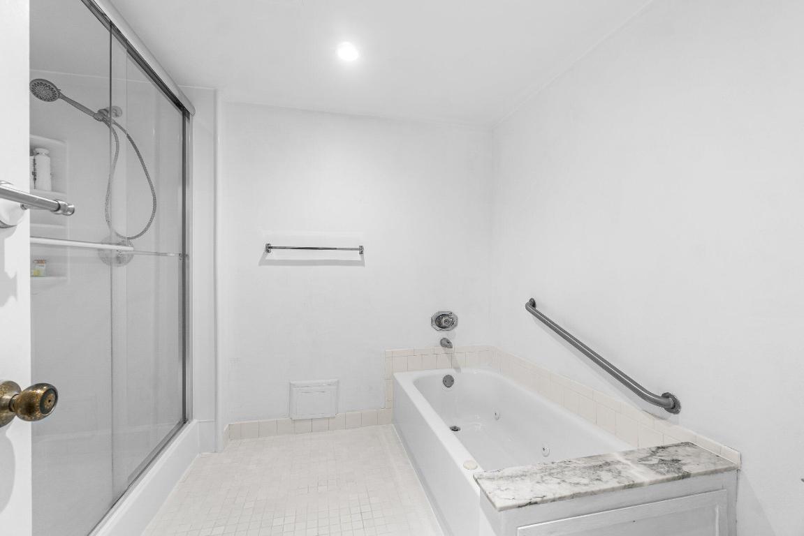 SOUTHPORT AT HUNTERS RUN CONDO - Residential Lease