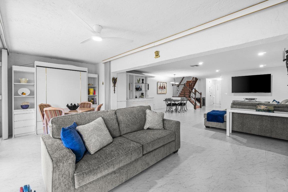 SOUTHPORT AT HUNTERS RUN CONDO - Residential Lease