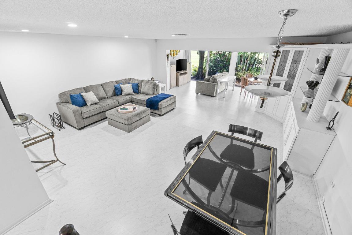 SOUTHPORT AT HUNTERS RUN CONDO - Residential Lease