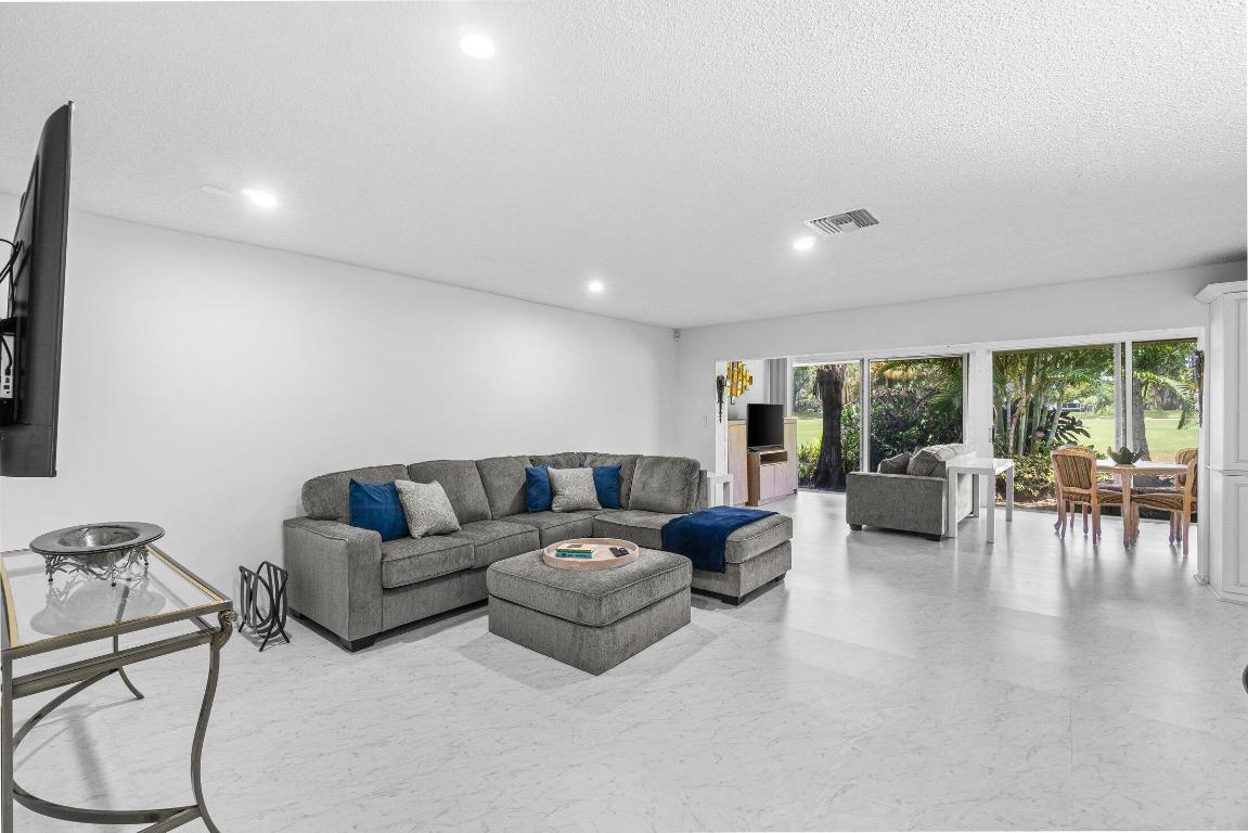 SOUTHPORT AT HUNTERS RUN CONDO - Residential Lease