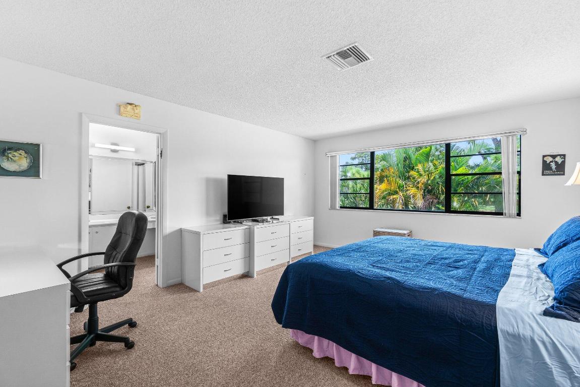 SOUTHPORT AT HUNTERS RUN CONDO - Residential Lease