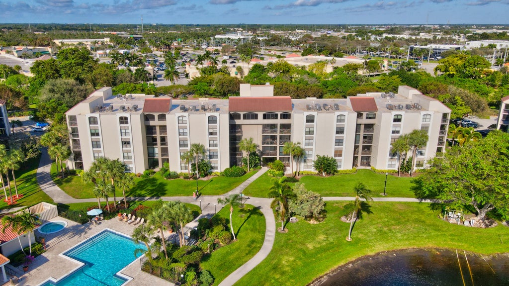 Photo of 1915 Lavers Circle #E509, Delray Beach, FL 33444 (MLS # R10944308)