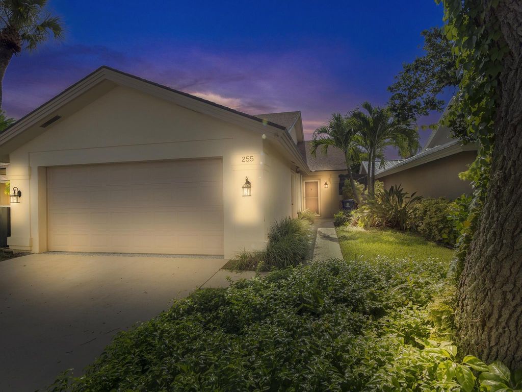 Photo of 255 East River Park Drive, Jupiter, FL 33477 (MLS # R10904712)