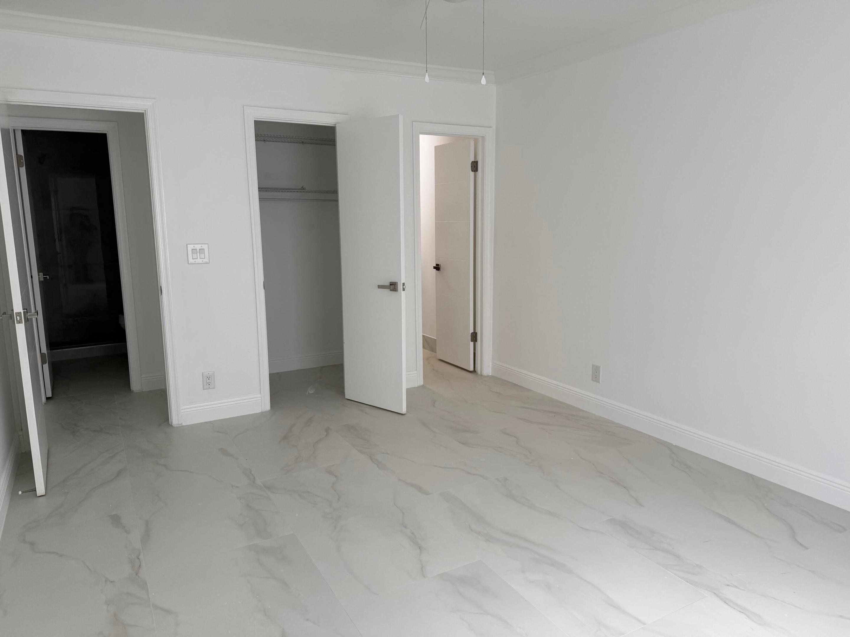 IMPERIAL POINT COLONNADES CONDO - Residential