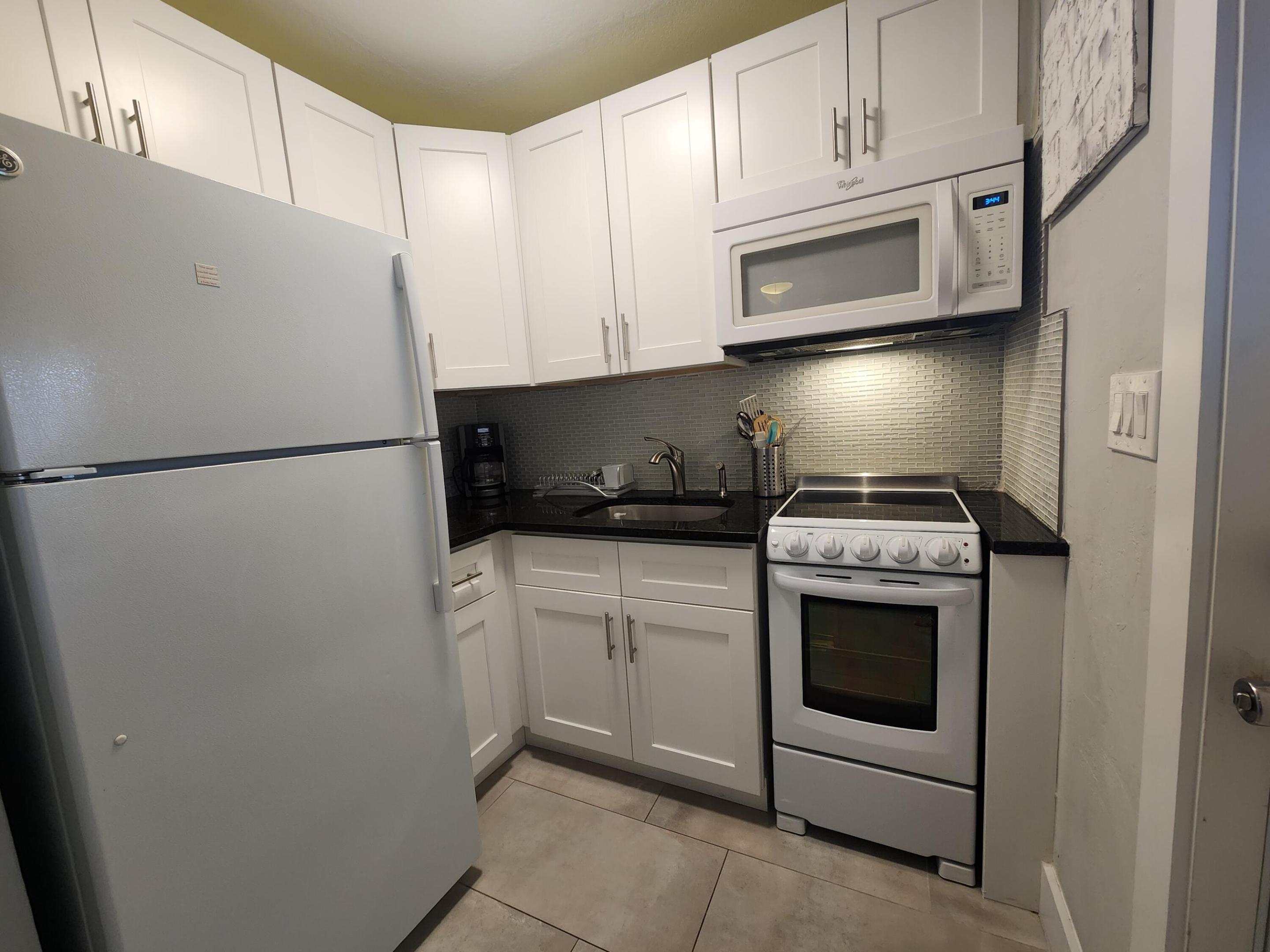 PARKER ESTATES - Residential Lease