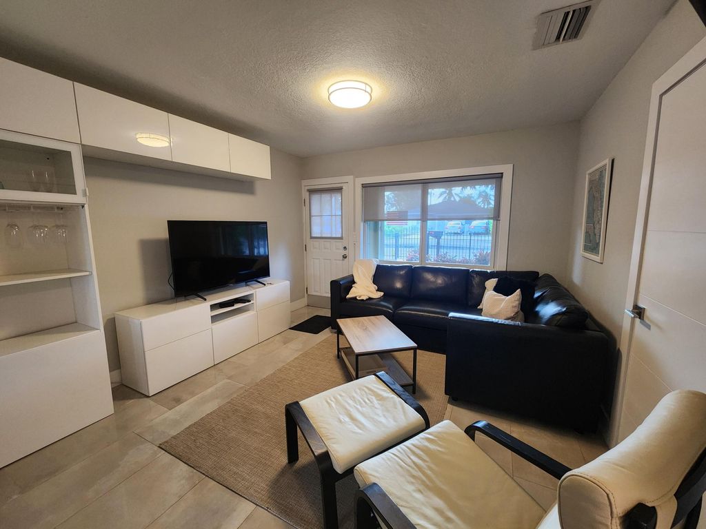 Photo of 1006 SE 4th Street, Boynton Beach, FL 33435 (MLS # R11168705)