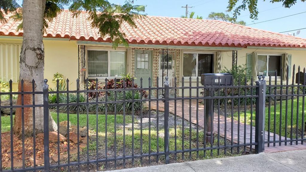 Photo of 1006 SE 4th Street, Boynton Beach, FL 33435 (MLS # R11168705)