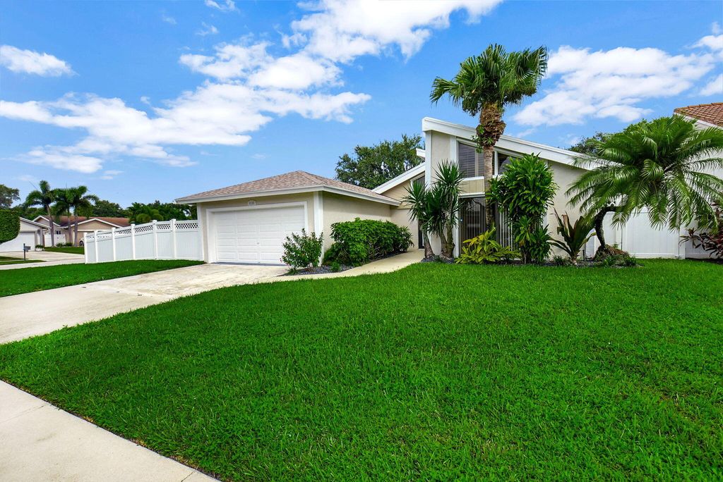 Photo of 6183 Amberwoods Drive, Boca Raton, FL 33433 (MLS # R11015551)