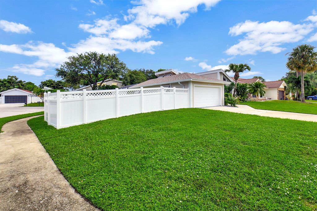 Photo of 6183 Amberwoods Drive, Boca Raton, FL 33433 (MLS # R11015551)