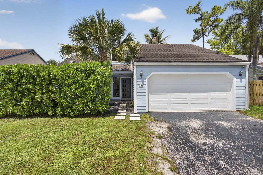 Photo of 537 Goldenwood Way, Wellington, FL 33414 (MLS # B26038662)