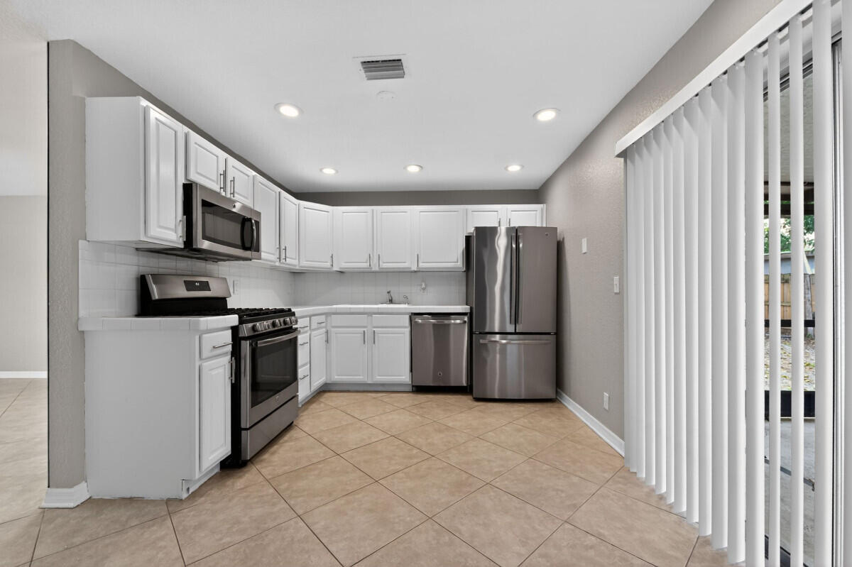 HOMES OF LEES CROSSING 4 - Residential