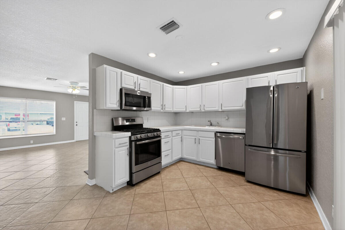 HOMES OF LEES CROSSING 4 - Residential