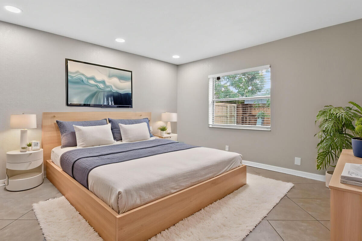 HOMES OF LEES CROSSING 4 - Residential