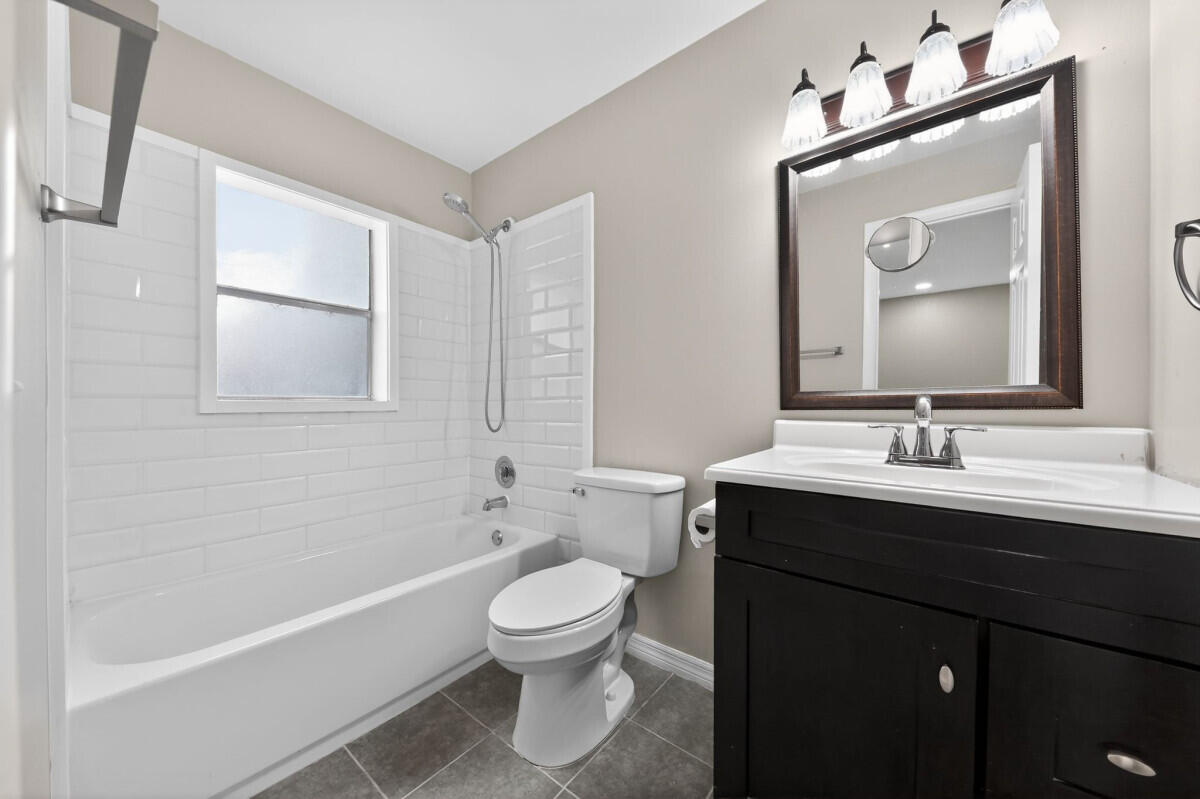 HOMES OF LEES CROSSING 4 - Residential