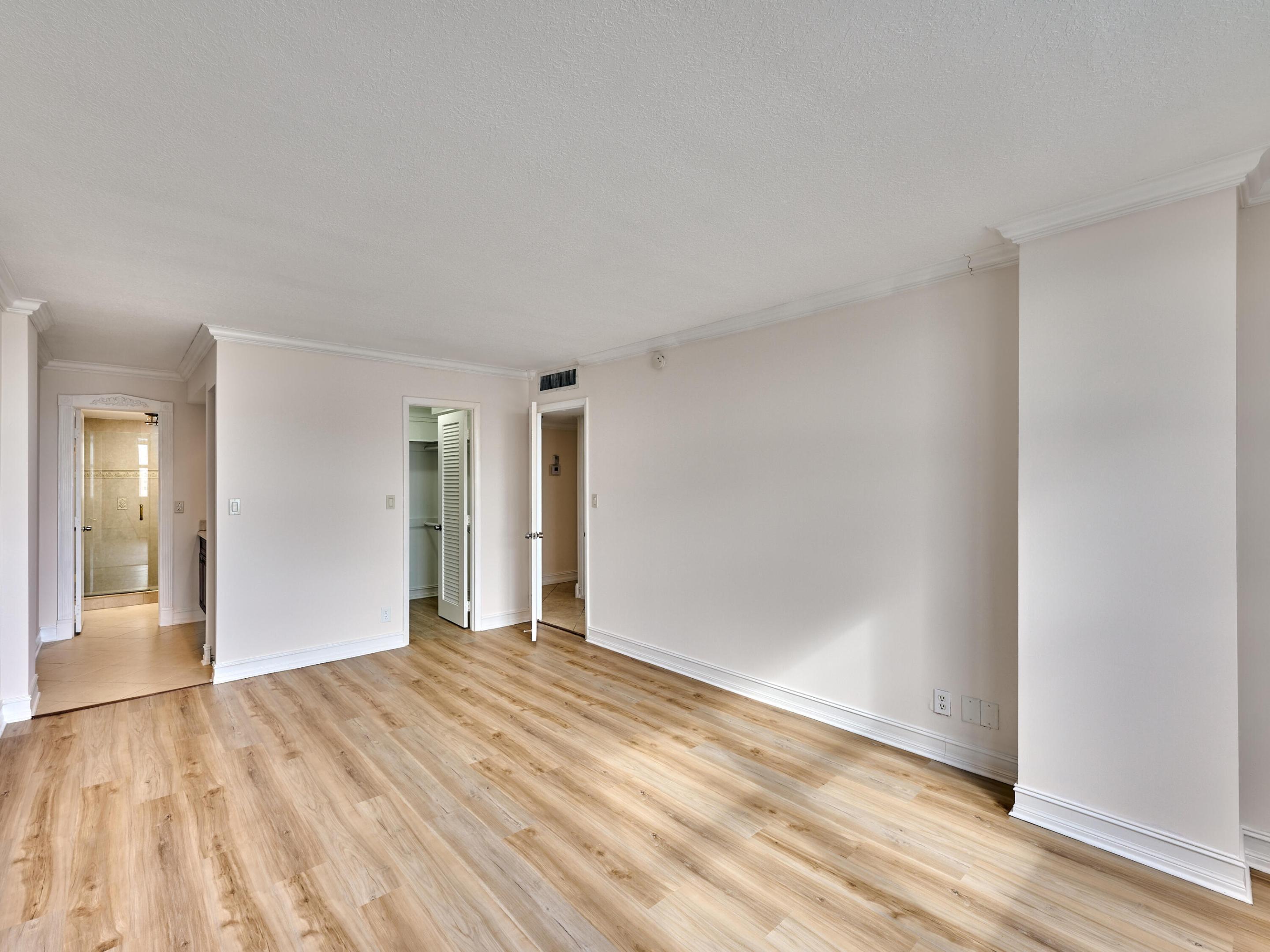 JAMAICA HOUSE CONDOMINIUM - Residential
