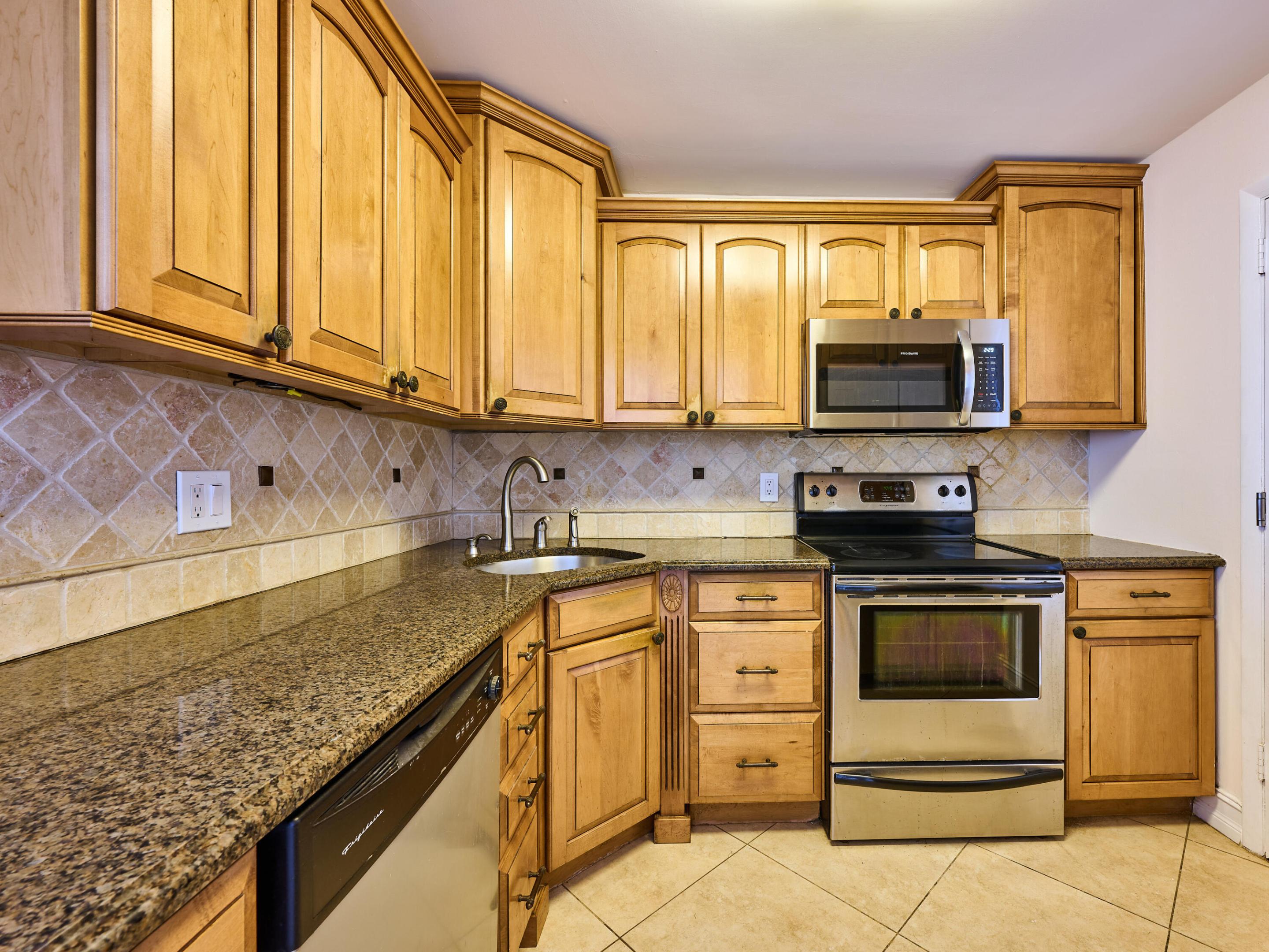 JAMAICA HOUSE CONDOMINIUM - Residential