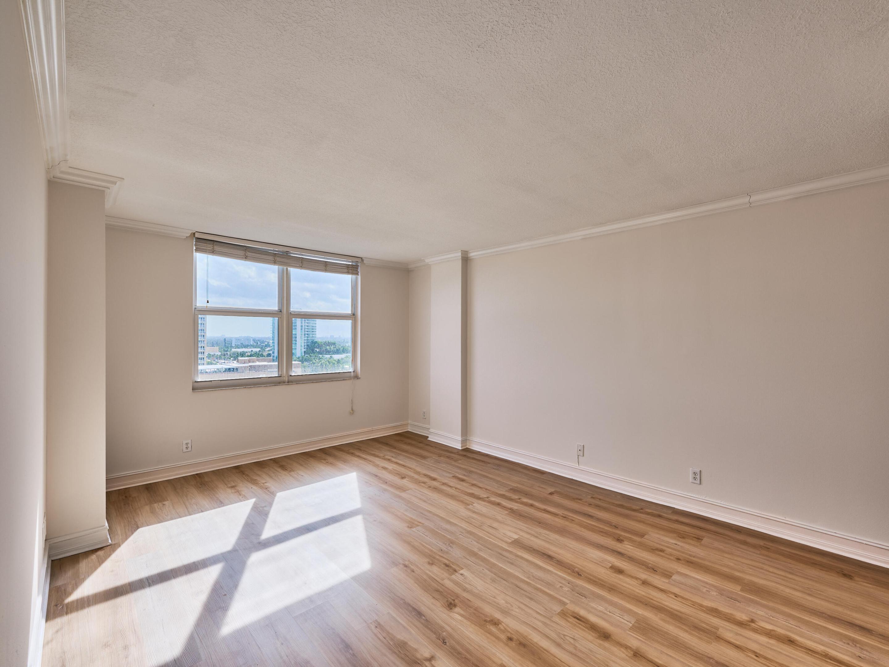 JAMAICA HOUSE CONDOMINIUM - Residential
