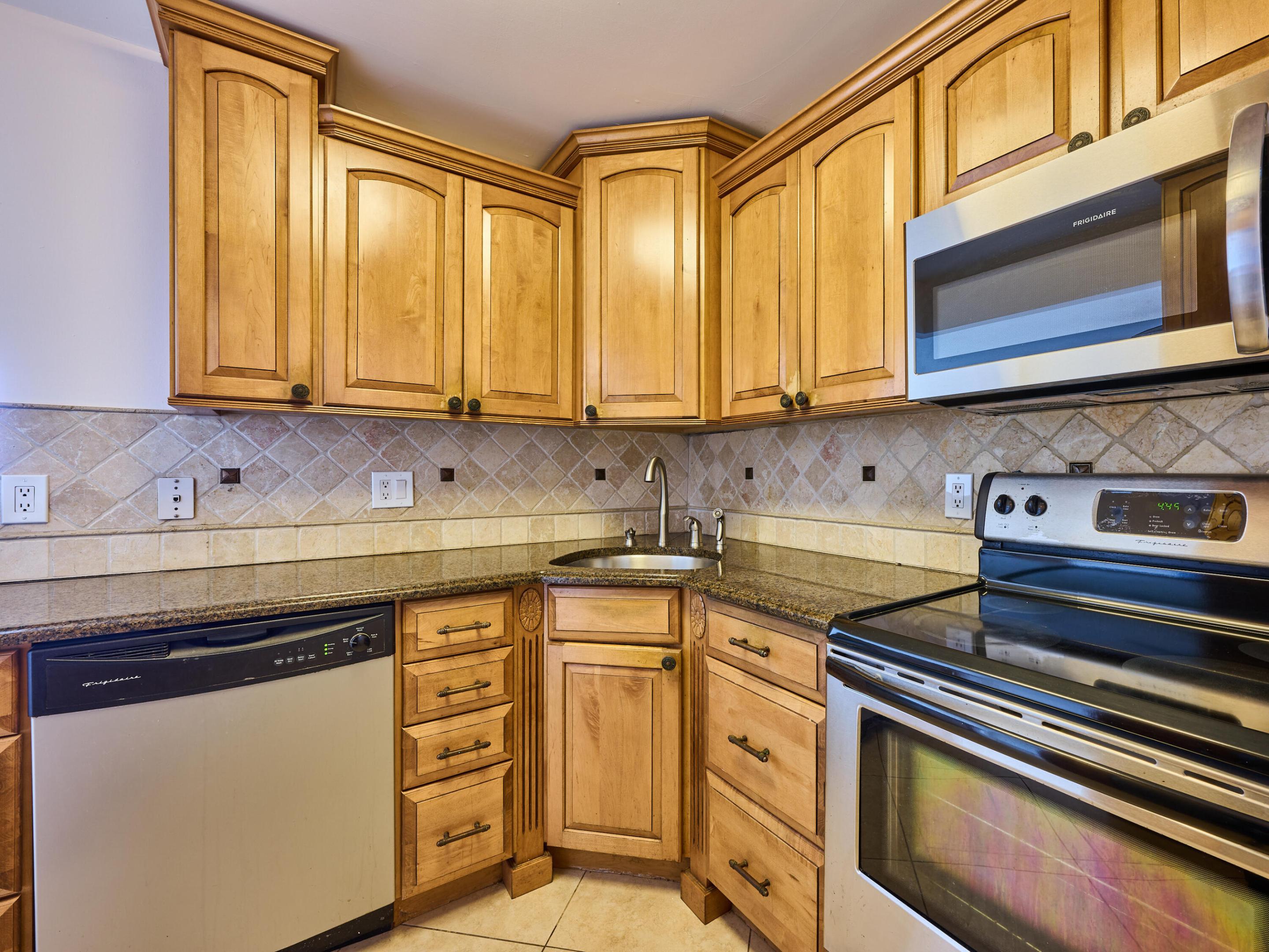 JAMAICA HOUSE CONDOMINIUM - Residential