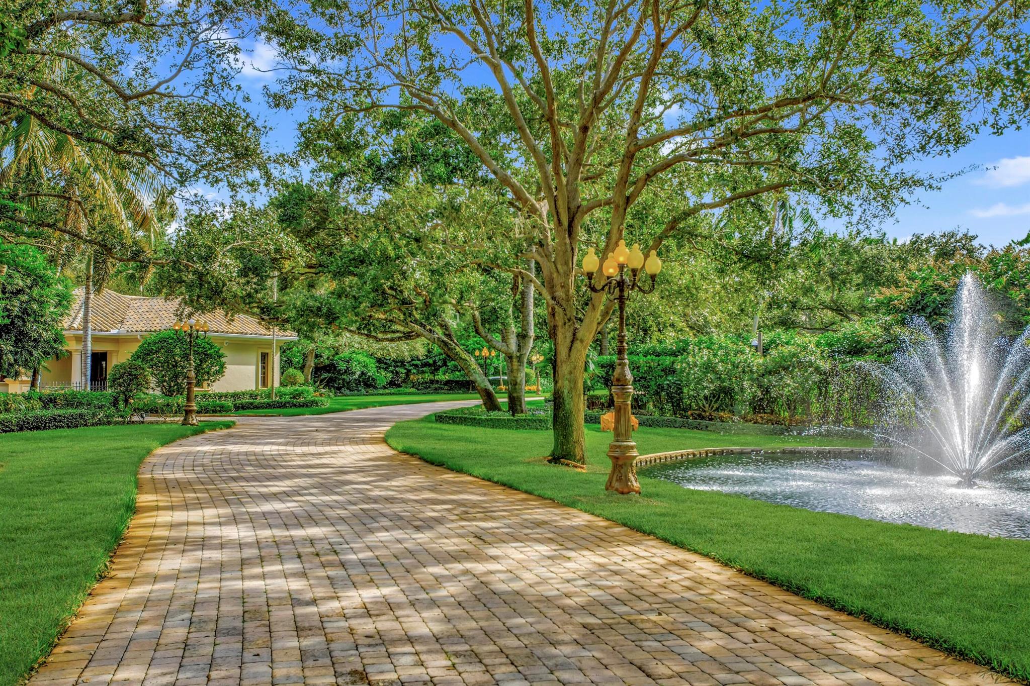 2330 Seven Oaks Lane