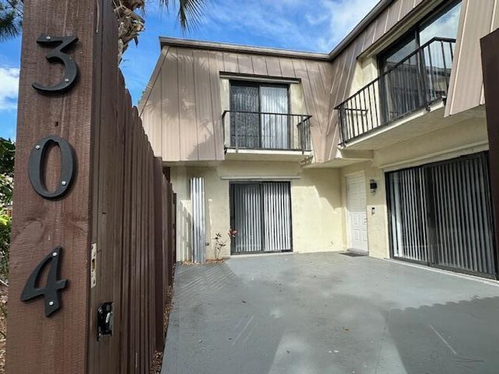 Photo of 304 Miramar Lane #C4, Palm Beach Gardens, FL 33410 (MLS # B26000137)