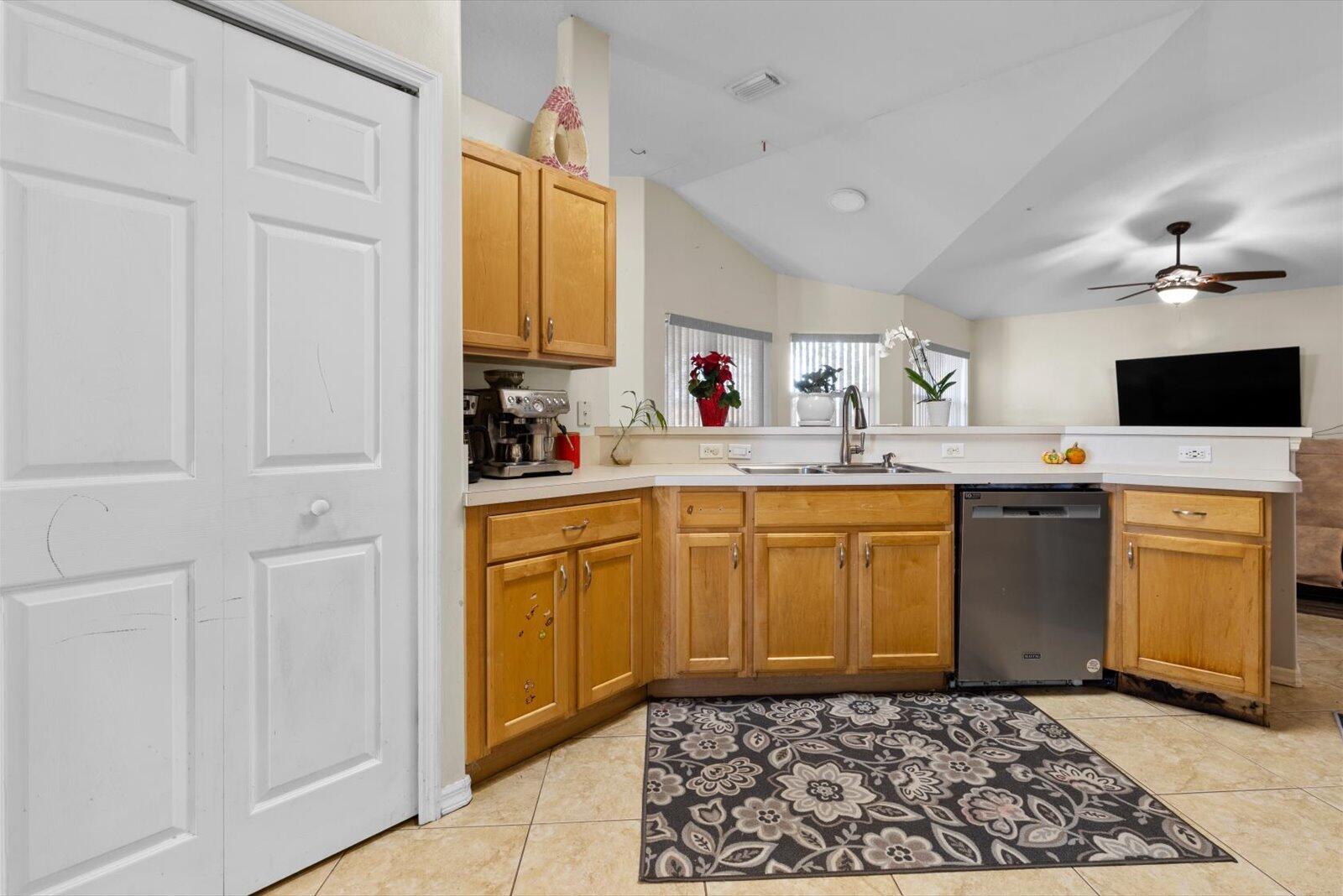 PORT ST LUCIE SECTION 46 1ST REPLAT - Residential