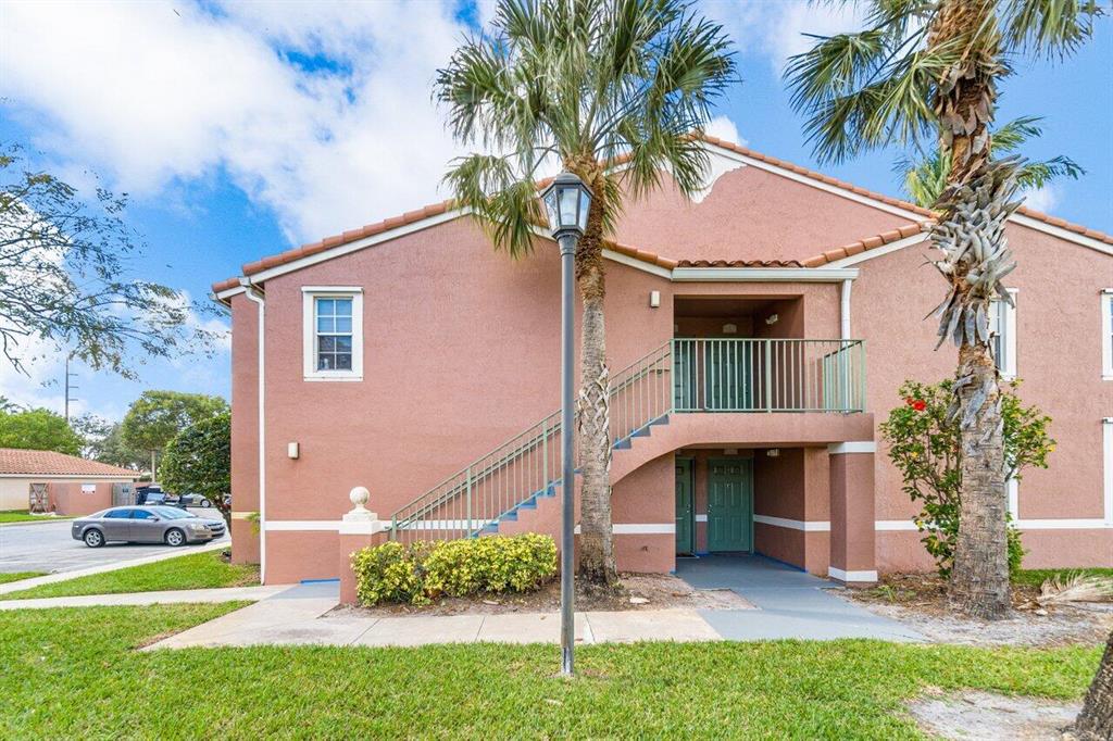 A RATED SCHOOLS! Spacious 3 bedroom 2 bath condo conveniently located, laminate flooring through out, Stainless steel appliances w/d in unit. Perfect as a primary residence or investment property.Tenant occupied. Rented at $1950/month.