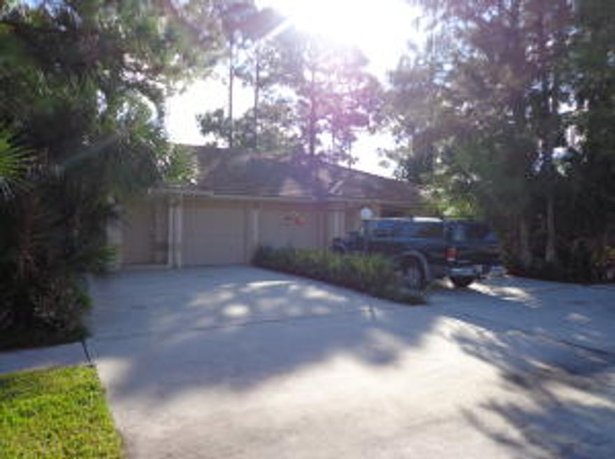 Very nice seasonal rental with one car garage - all tile - good condition and great location to everything.