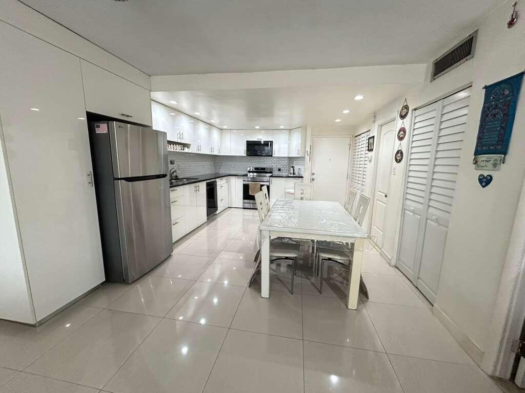 BUCKLEY TOWERS CONDO - EAST BLDG - Residential Lease