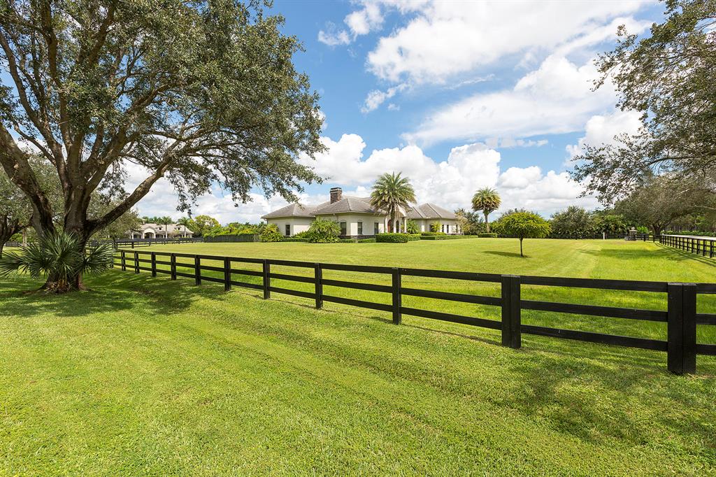PALM BEACH POINT - Residential