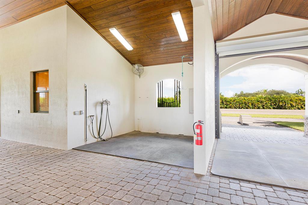 PALM BEACH POINT - Residential