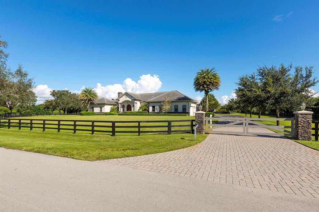 PALM BEACH POINT - Residential