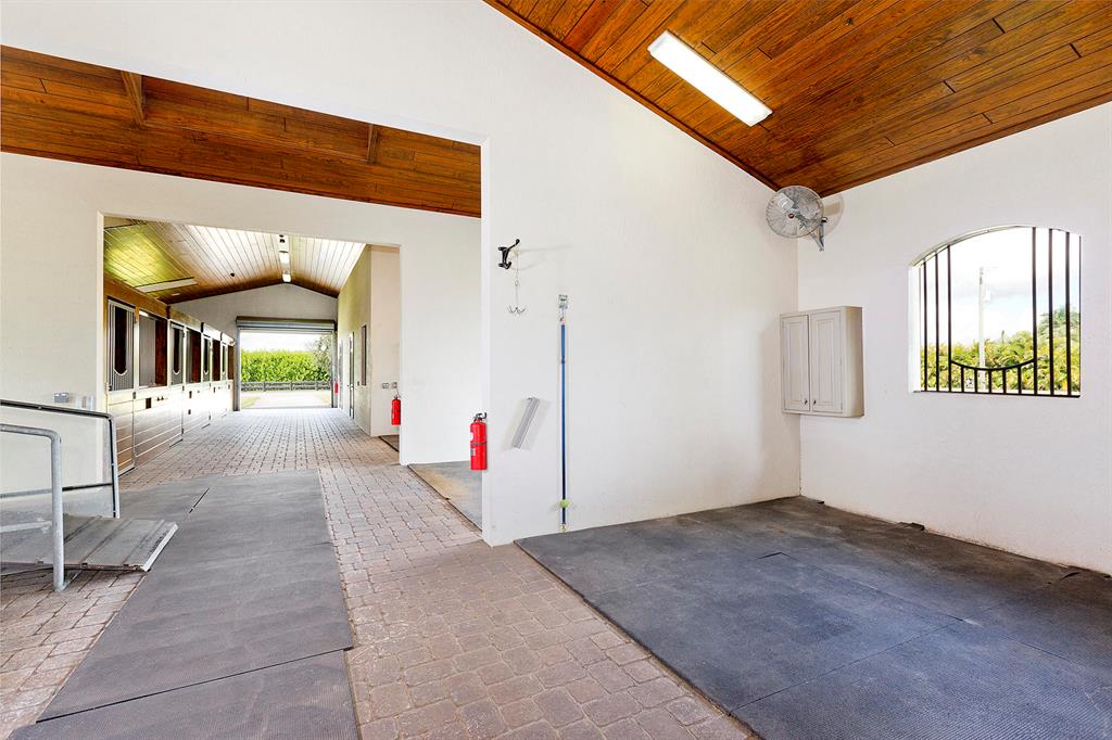 PALM BEACH POINT - Residential