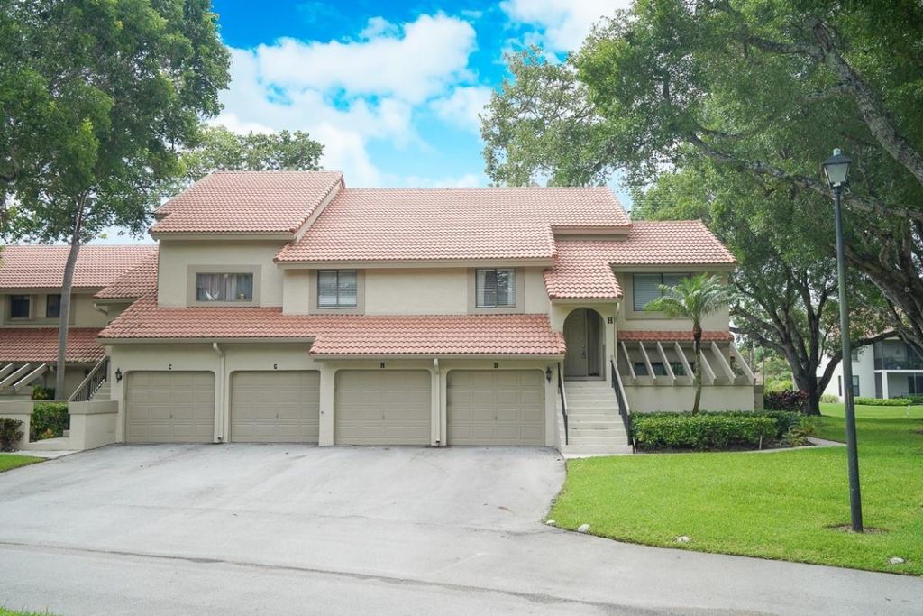 Photo of 5591 Coach House Circle #H, Boca Raton, FL 33486 (MLS # F10496221)