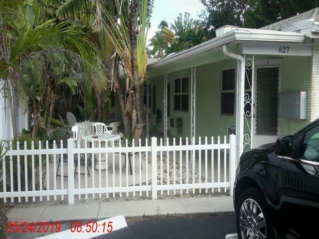 front unit-xtra windows
laundry on site
laminate floors
pet possible
some furn available if desired, or unfurnished
updated kitchen
1 car only