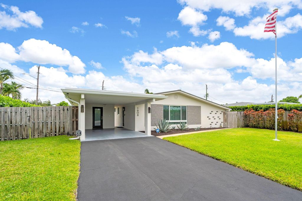 Photo of 1608 NE 14th Terrace, Fort Lauderdale, FL 33305 (MLS # B26034993)