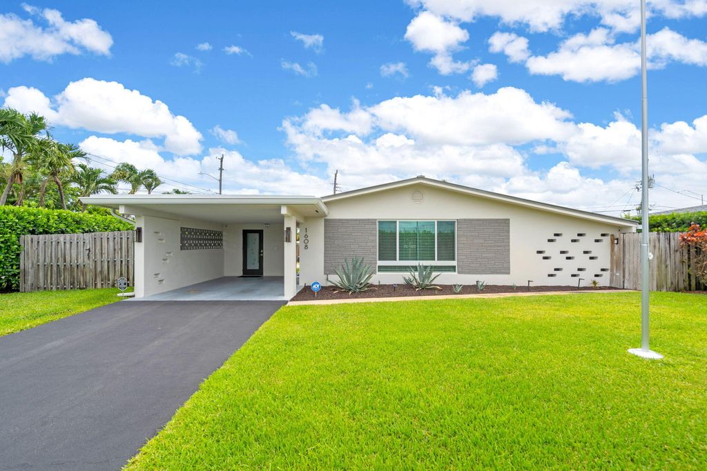 Photo of 1608 NE 14th Terrace, Fort Lauderdale, FL 33305 (MLS # B26034993)