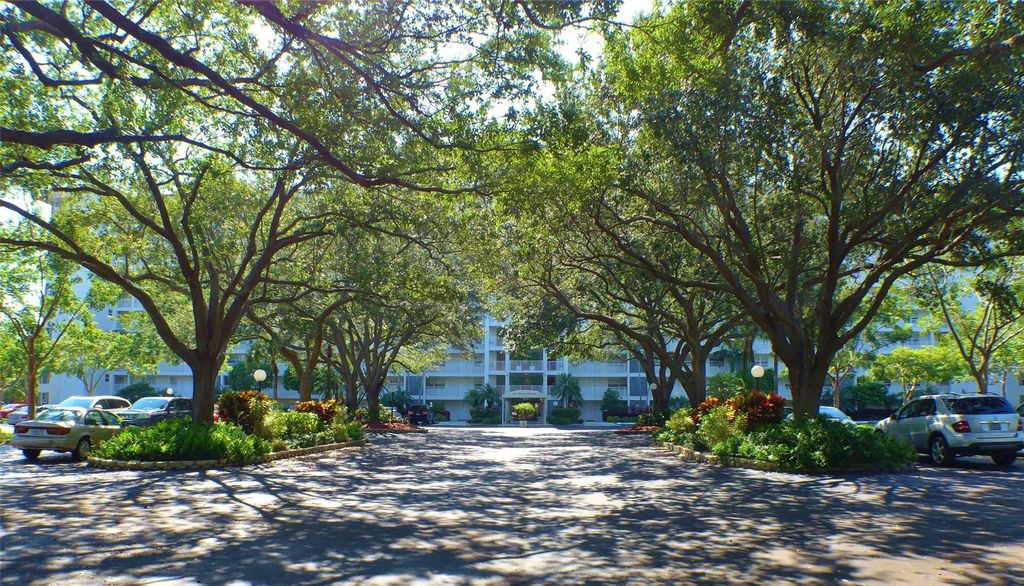 Photo of 3520 Oaks Way #503, Pompano Beach, FL 33069 (MLS # F10414742)