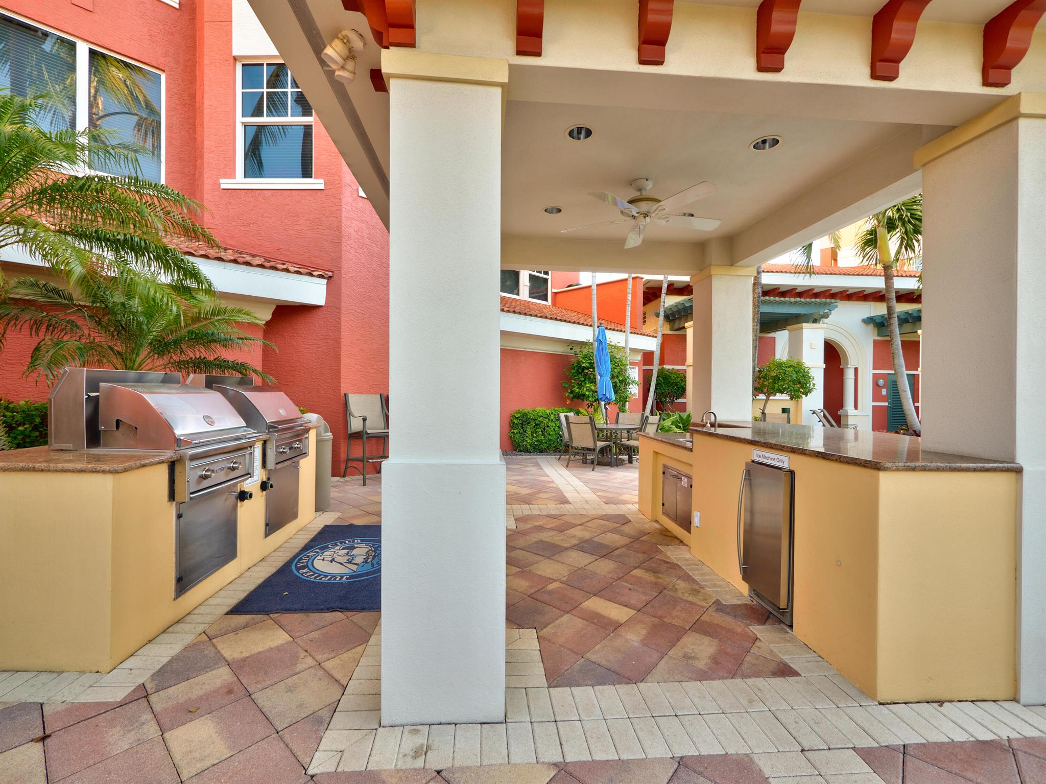 JUPITER YACHT CLUB - Residential