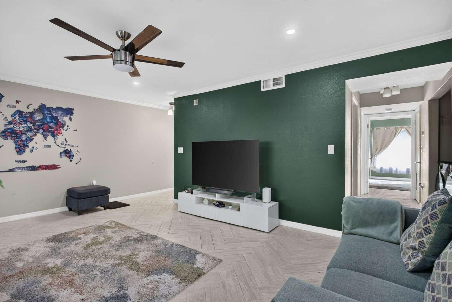 2300 NW 33RD Street 904