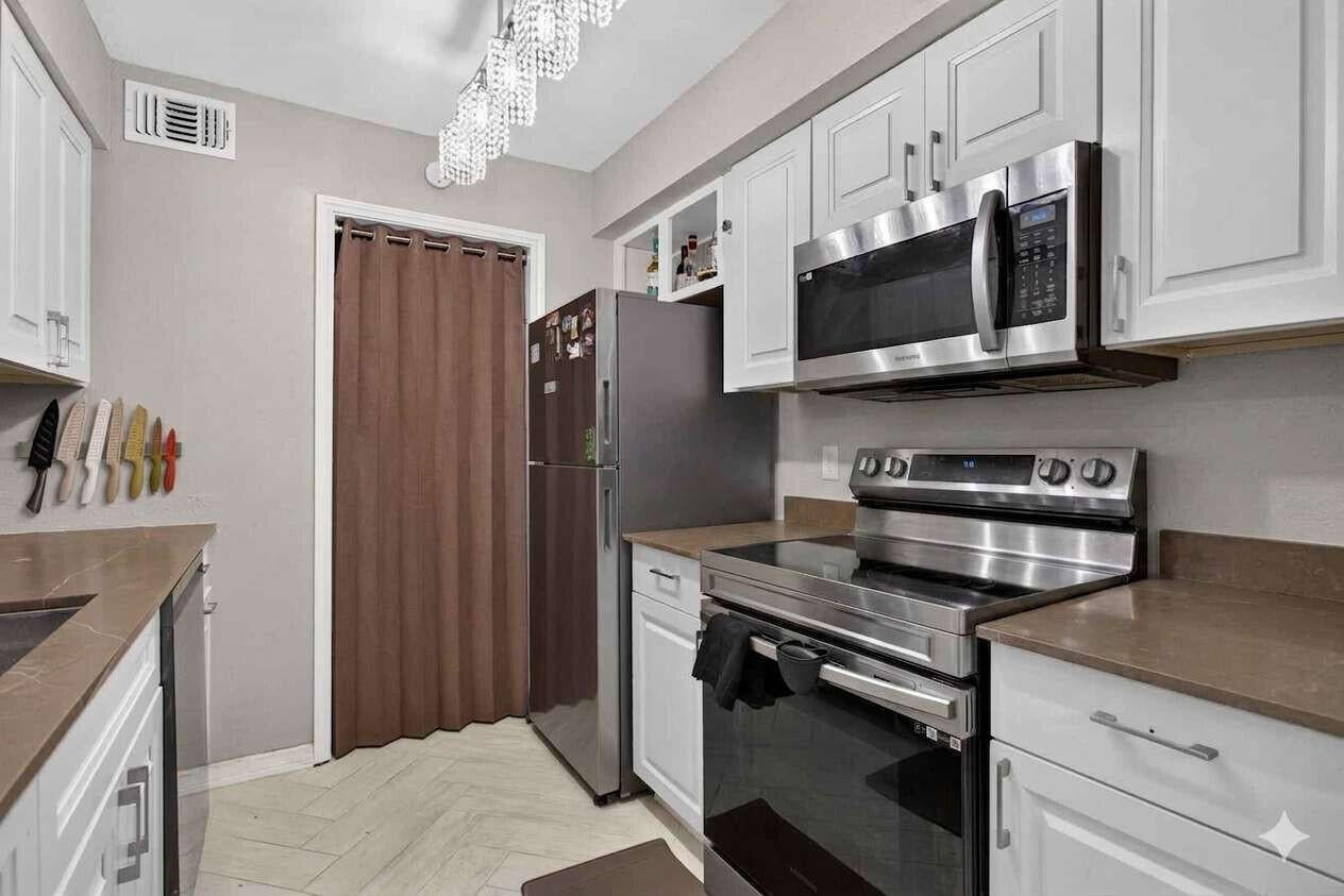 2300 NW 33RD Street 904