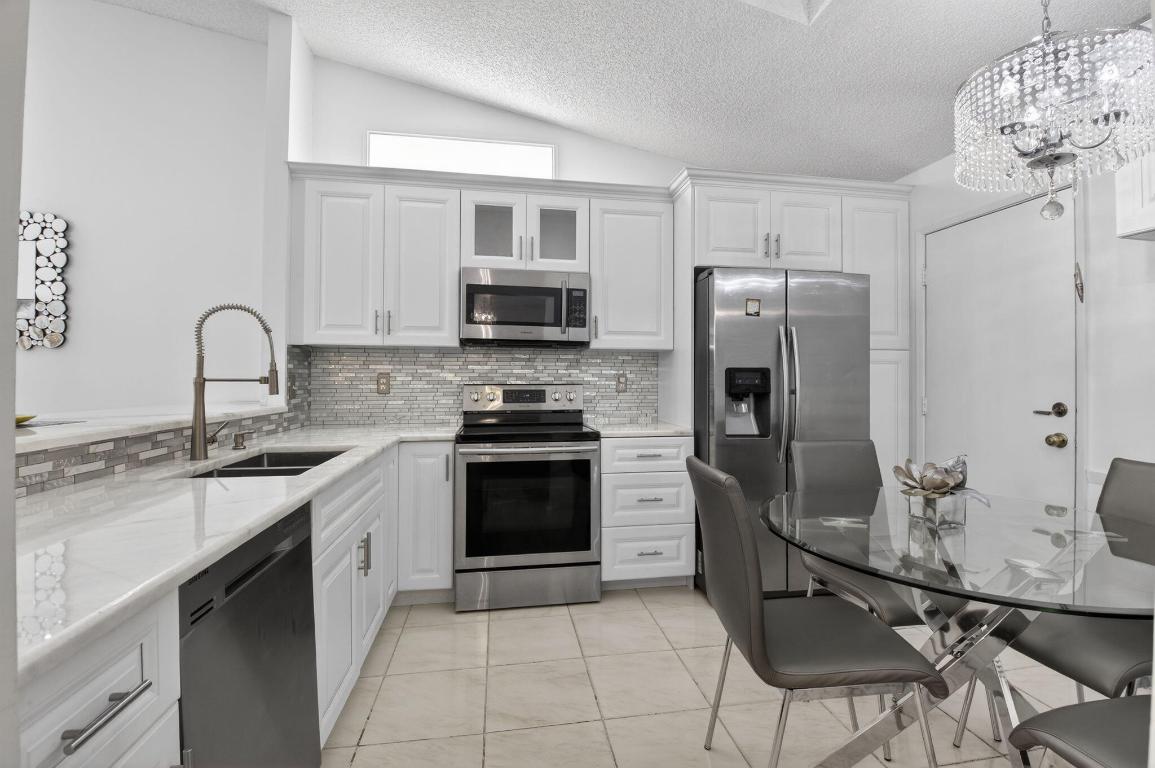 Palm Chase Lakes - Residential Lease