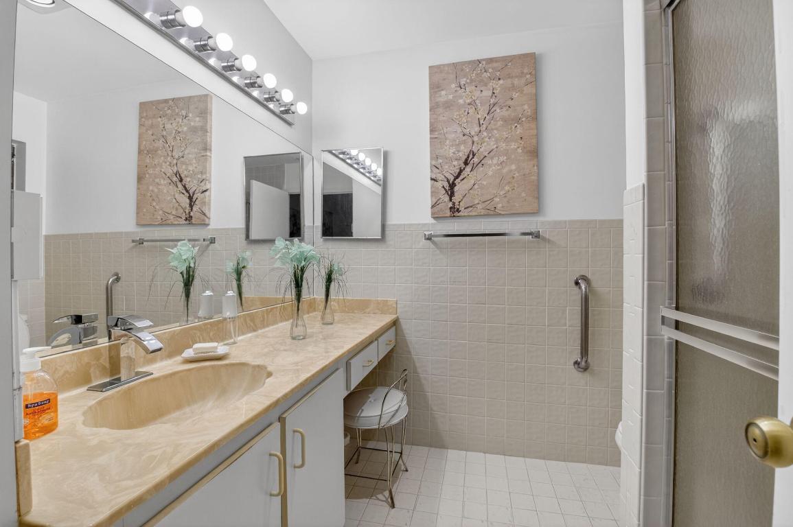 Palm Chase Lakes - Residential Lease