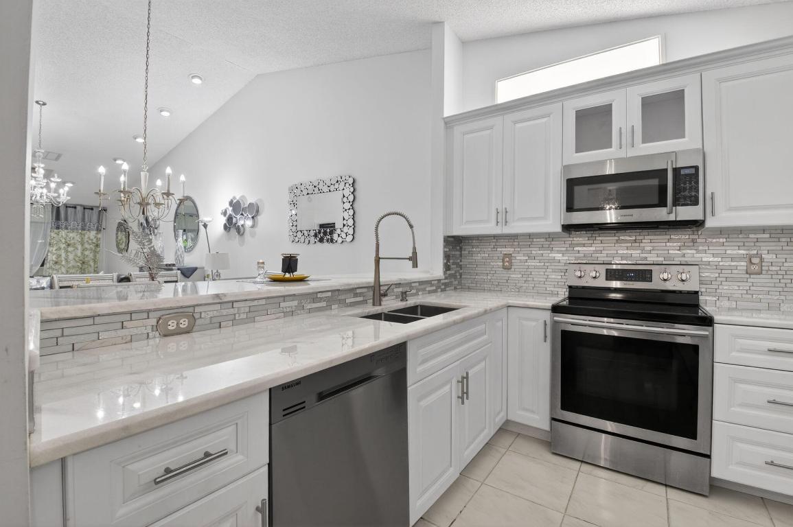 Palm Chase Lakes - Residential Lease