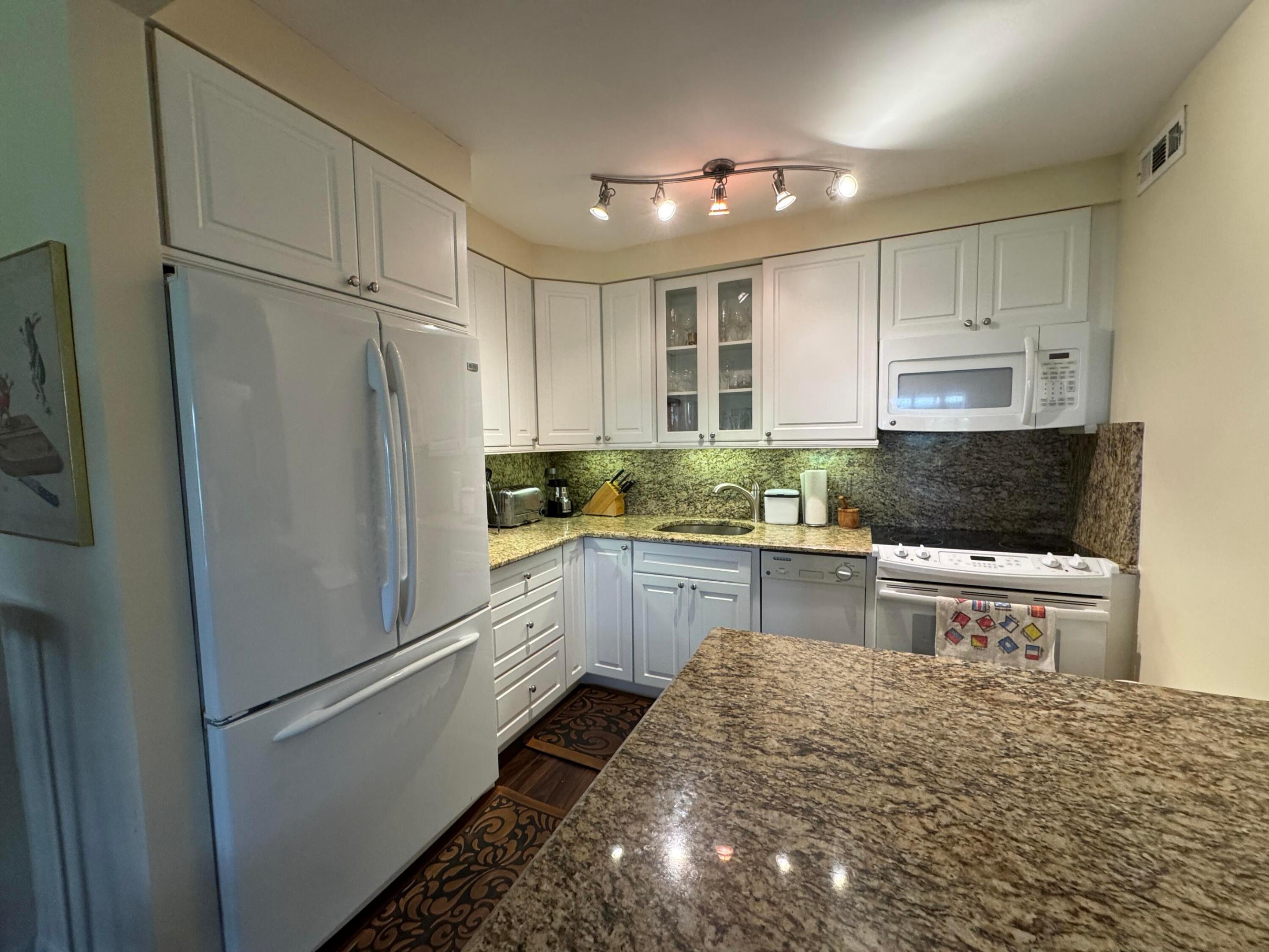 LOST TREE CLUB CONDO 1 OLD PORT VILLAGE PT - Residential