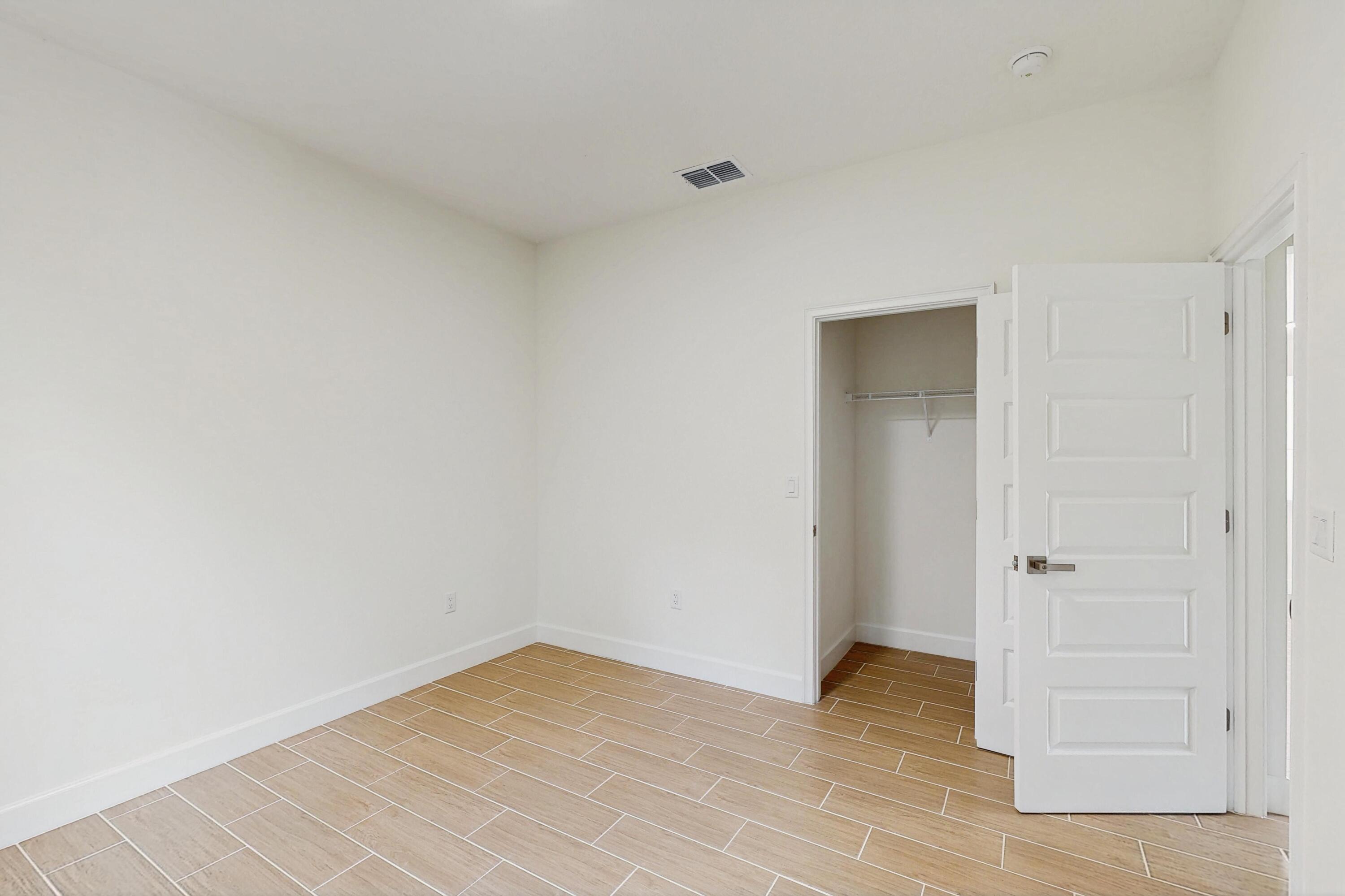 VERO LAKE ESTATES UNIT N - Residential